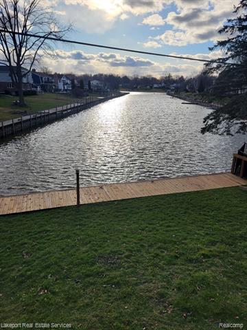 front view picture of 2549 Riverwood Dr, Port Huron, MI. 48060
