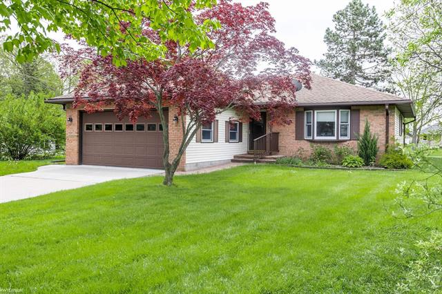 front view picture of 2830 Woodstock Cir, Port Huron, MI. 48060
