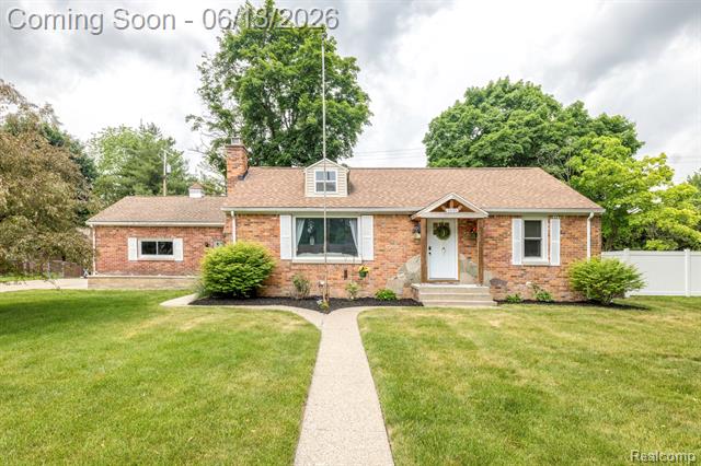 front view picture of 2435 Sharon Ln, Port Huron, MI. 48060