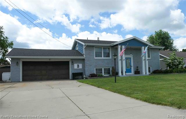 front view picture of 2854 Elmwood St, Port Huron, MI. 48060
