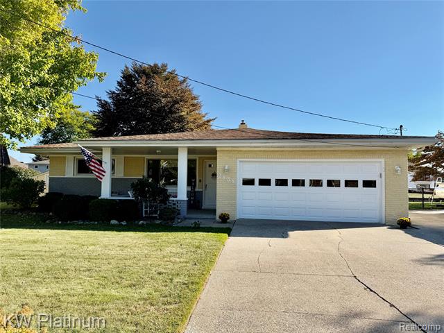 front view picture of 2838 Elmwood St, Port Huron, MI. 48060