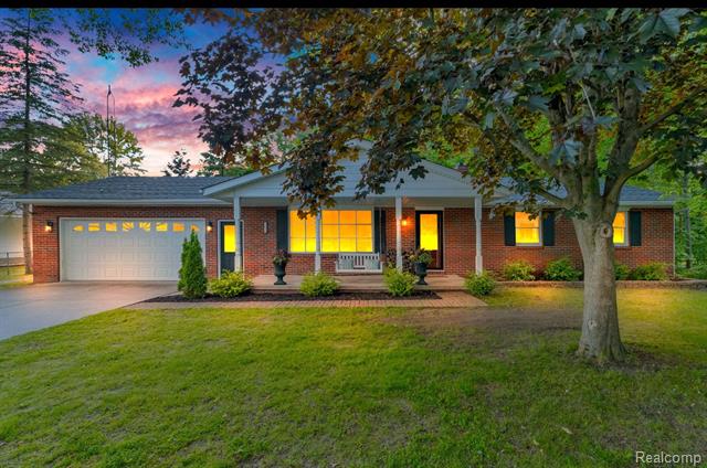 front view picture of 3615 State Rd, Fort Gratiot, MI. 48059