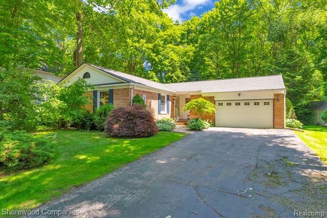 front view picture of 3632 Old Farm Ln, Fort Gratiot, MI. 48059