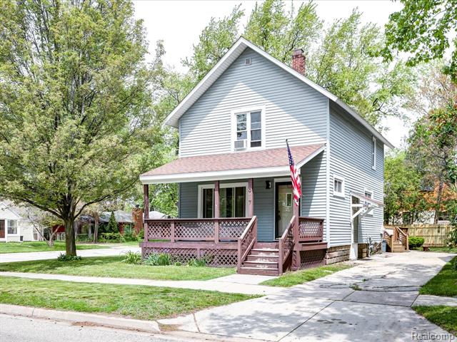 front view picture of 917 Garfield St, Port Huron, MI. 48060