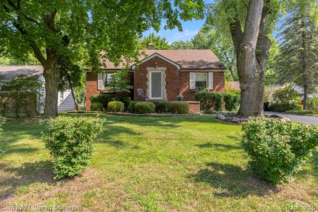 front view picture of 21280 Mada Ave, Southfield, MI. 48075