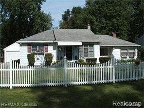 front view picture of 21272 Mada Ave, Southfield, MI. 48075