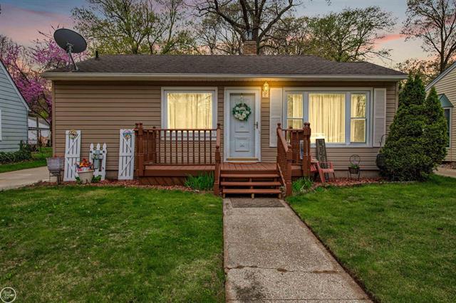 front view picture of 3313 Pine Grove Ave, Port Huron, MI. 48060