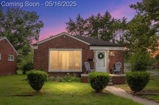 front view picture of 21461 Westhampton St, Oak Park, MI. 48237