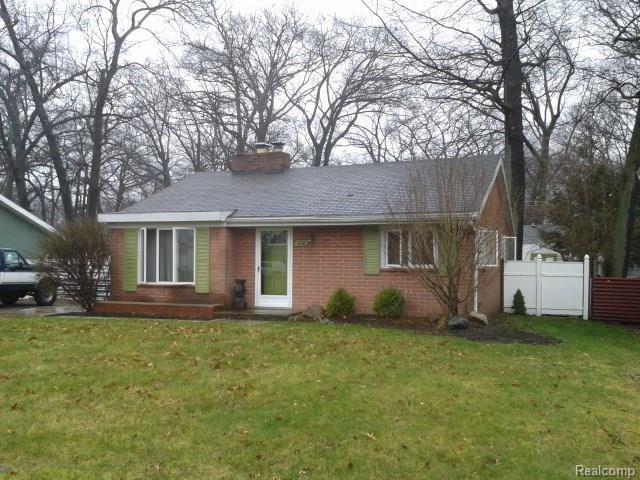front view picture of 3318 Riverside Dr, Port Huron, MI. 48060