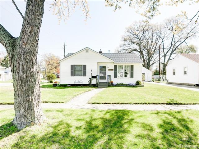 front view picture of 3224 Elk St, Port Huron, MI. 48060