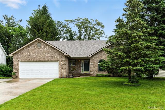 front view picture of 22288 Cass St, Farmington, MI. 48335
