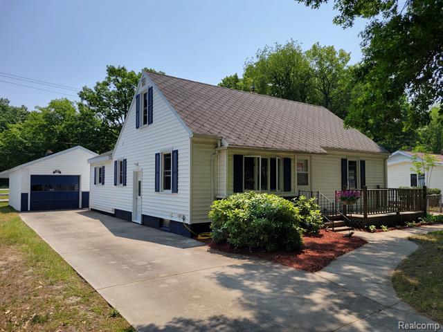 front view picture of 3444 Riverside Dr, Port Huron, MI. 48060