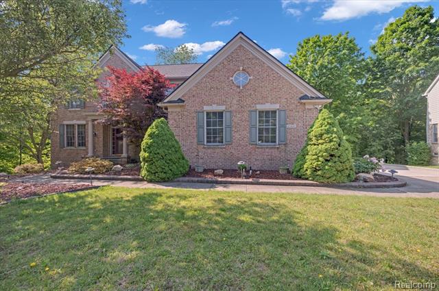 front view picture of 43443 Mclean Ct, Novi, MI. 48375