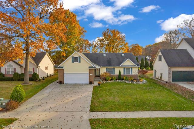 front view picture of 3807 Arlington Ave, Fort Gratiot, MI. 48059