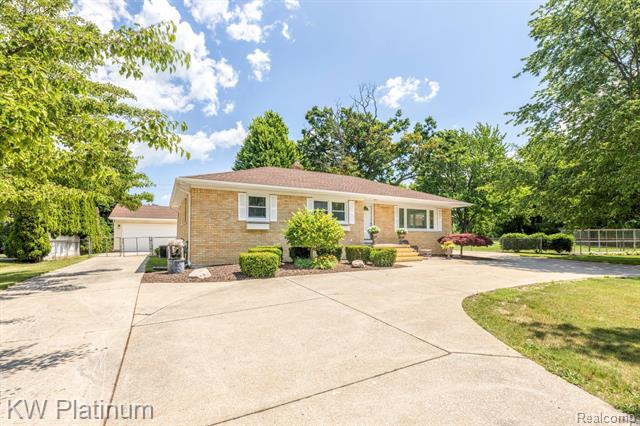front view picture of 4150 Fairway Dr, Fort Gratiot, MI. 48059