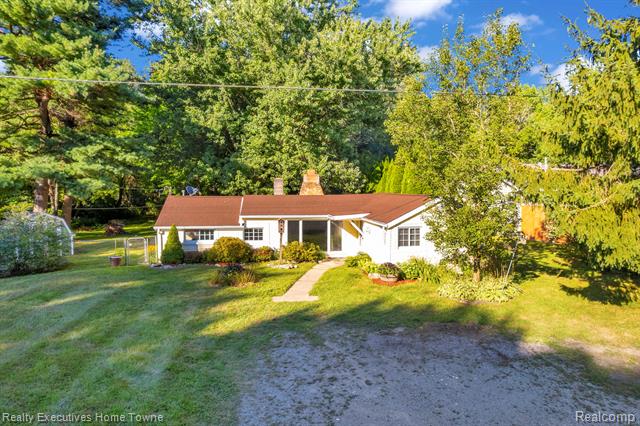 front view picture of 4188 Pine Grove Rd, Fort Gratiot, MI. 48059