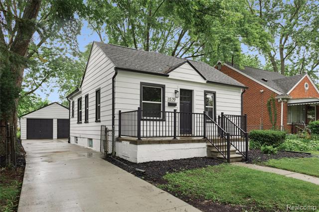 front view picture of 1579 Jewell St, Ferndale, MI. 48220
