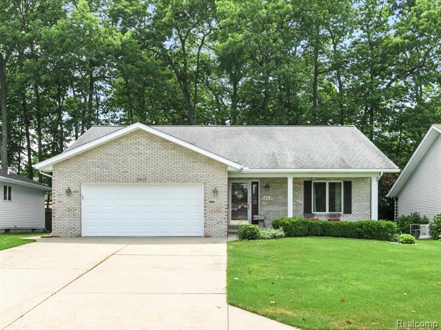 front view picture of 3917 Oak Hills Cir, Port Huron, MI. 48060