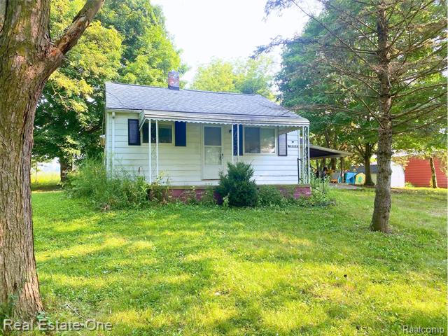 front view picture of 14904 Imlay City Rd, Capac, MI. 48014