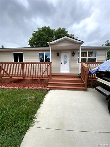 front view picture of 29301 Rockcastle St, Farmington, MI. 48336