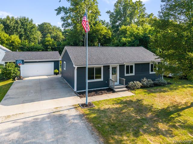 front view picture of 3915 Krafft Rd, Fort Gratiot, MI. 48059