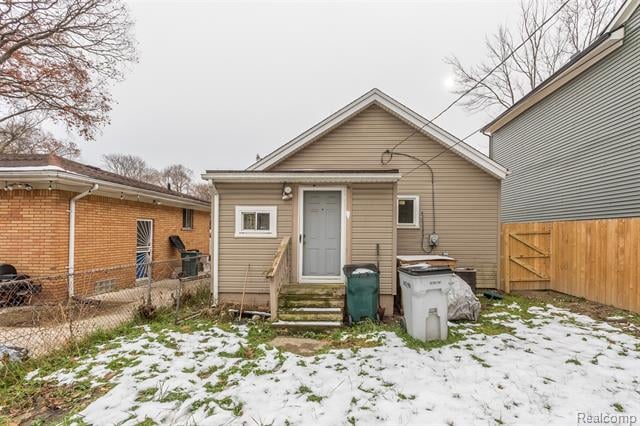 front view picture of 384 W Elza Ave, Hazel Park, MI. 48030