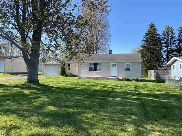 front view picture of 4014 Keewahdin Rd, Fort Gratiot, MI. 48059