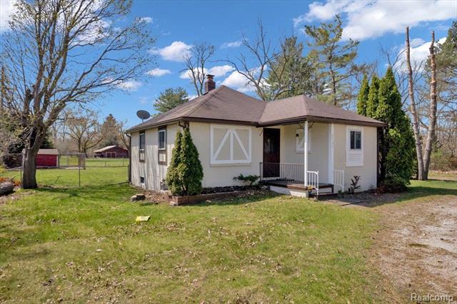 front view picture of 3127 Keewahdin Rd, Fort Gratiot, MI. 48059