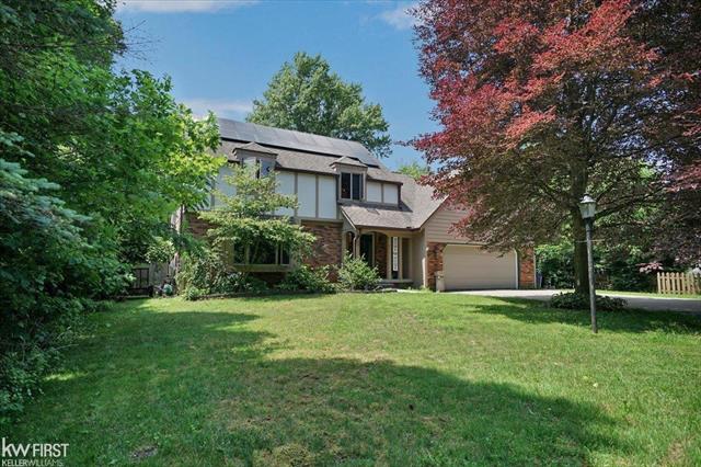 front view picture of 4667 Lakeshore Rd, Fort Gratiot, MI. 48059