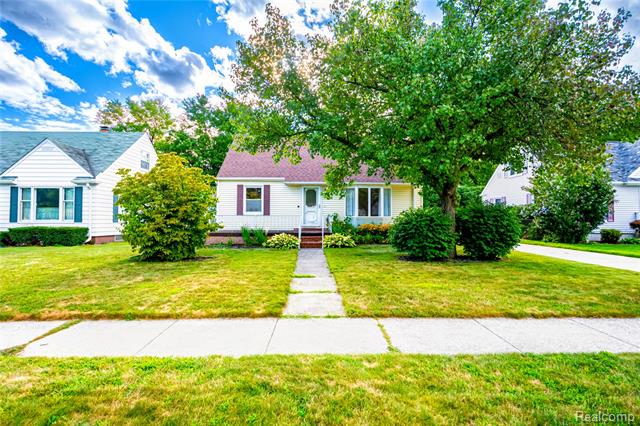 front view picture of 3009 10Th Ave, Port Huron, MI. 48060
