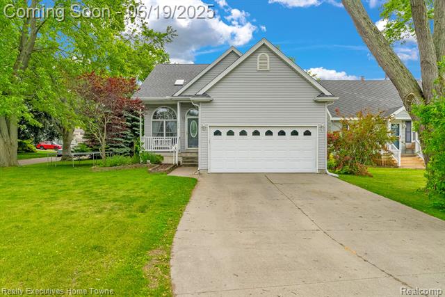 front view picture of 1302 Florida Ave, Port Huron, MI. 48060