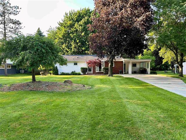 front view picture of 2840 Country Club Dr, Port Huron, MI. 48060