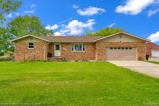 front view picture of 5011 State Rd, Fort Gratiot, MI. 48059