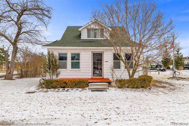 front view picture of 5086 State Rd, Fort Gratiot, MI. 48059
