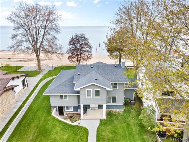 front view picture of 5444 Lakeshore Rd, Fort Gratiot, MI. 48059