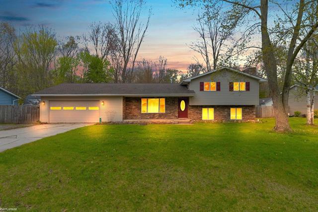front view picture of 3220 N Shoreview Dr, Fort Gratiot, MI. 48059