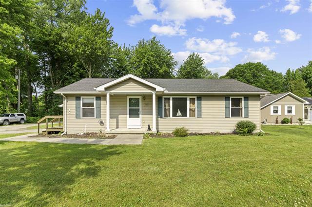 front view picture of 5885 Lakeshore Rd, Fort Gratiot, MI. 48059