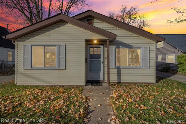 front view picture of 3004 Maplewood Dr, Fort Gratiot, MI. 48059