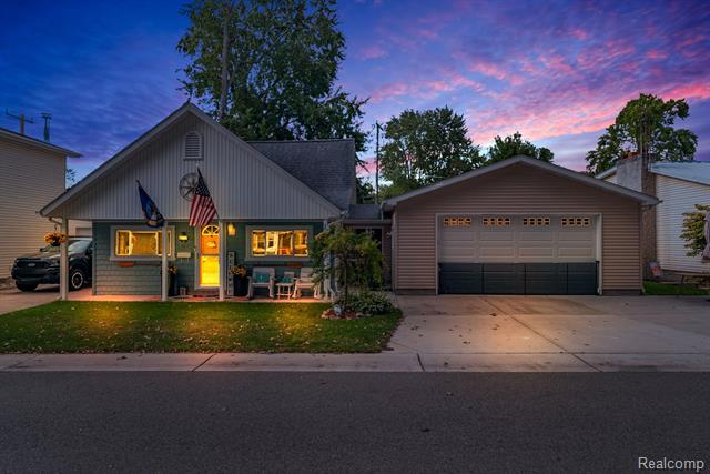 front view picture of 3017 Elmwood Dr, Fort Gratiot, MI. 48059