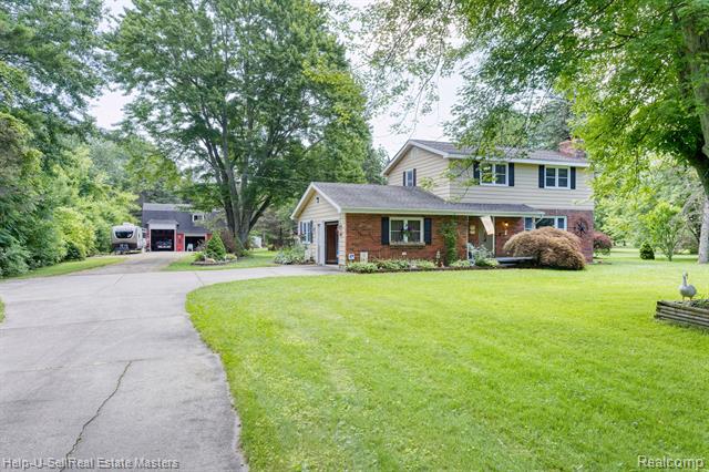 front view picture of 6060 State Rd, Fort Gratiot, MI. 48059