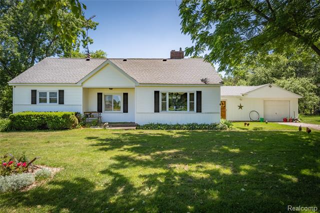 front view picture of 6112 State Rd, Fort Gratiot, MI. 48059