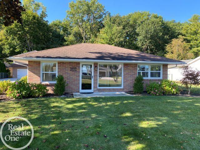 front view picture of 6125 Wild Rose Ln, Fort Gratiot, MI. 48059