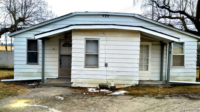 front view picture of 22100 Hawthorne St, Farmington, MI. 48336