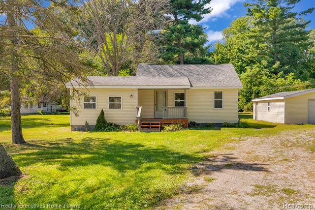 front view picture of 6555 Bunker Rd, Fort Gratiot, MI. 48059