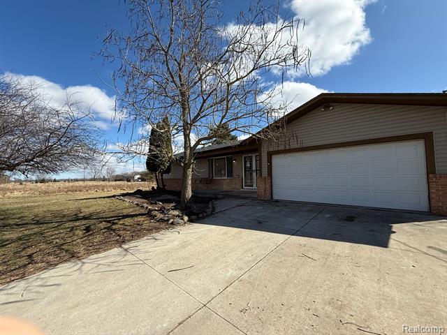 front view picture of 15183 Yale Rd, Yale, MI. 48097