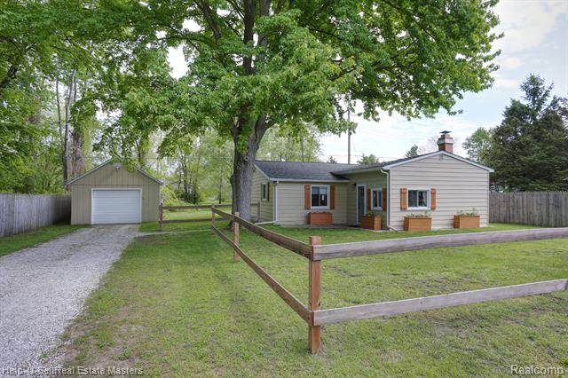 front view picture of 3820 Pine St, Fort Gratiot, MI. 48059
