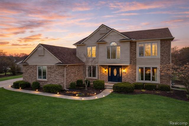 front view picture of 22668 Foxmoor Dr, Novi, MI. 48374