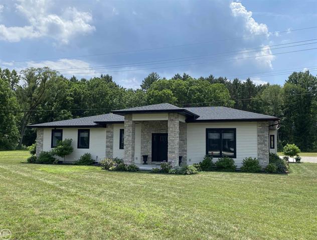 front view picture of 4271 Pine Grove Rd, Fort Gratiot, MI. 48059