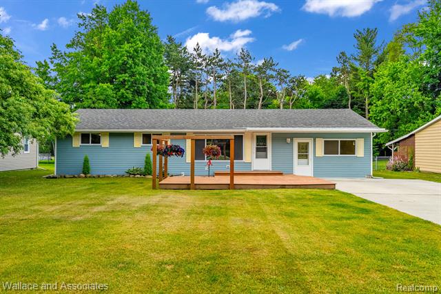 front view picture of 6761 Mels Dr, North Street, MI. 48049