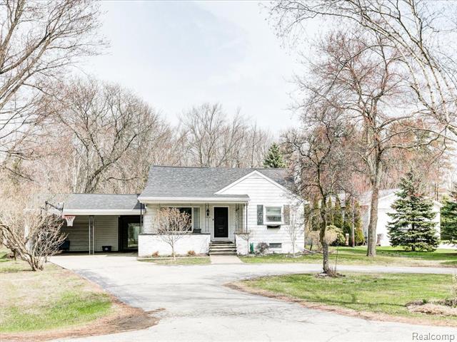 front view picture of 4316 Pine Grove Rd, Fort Gratiot, MI. 48059